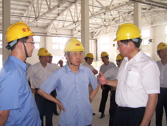 2009年7月20日，張家港市委書記黃欽來(lái)我公司進(jìn)行高溫慰問(wèn)及夏季安全生產(chǎn)檢查