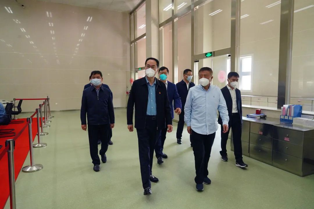 2022年4月21日上午，張家港市委書記韓衛(wèi)一行來到華昌化工走訪調(diào)研